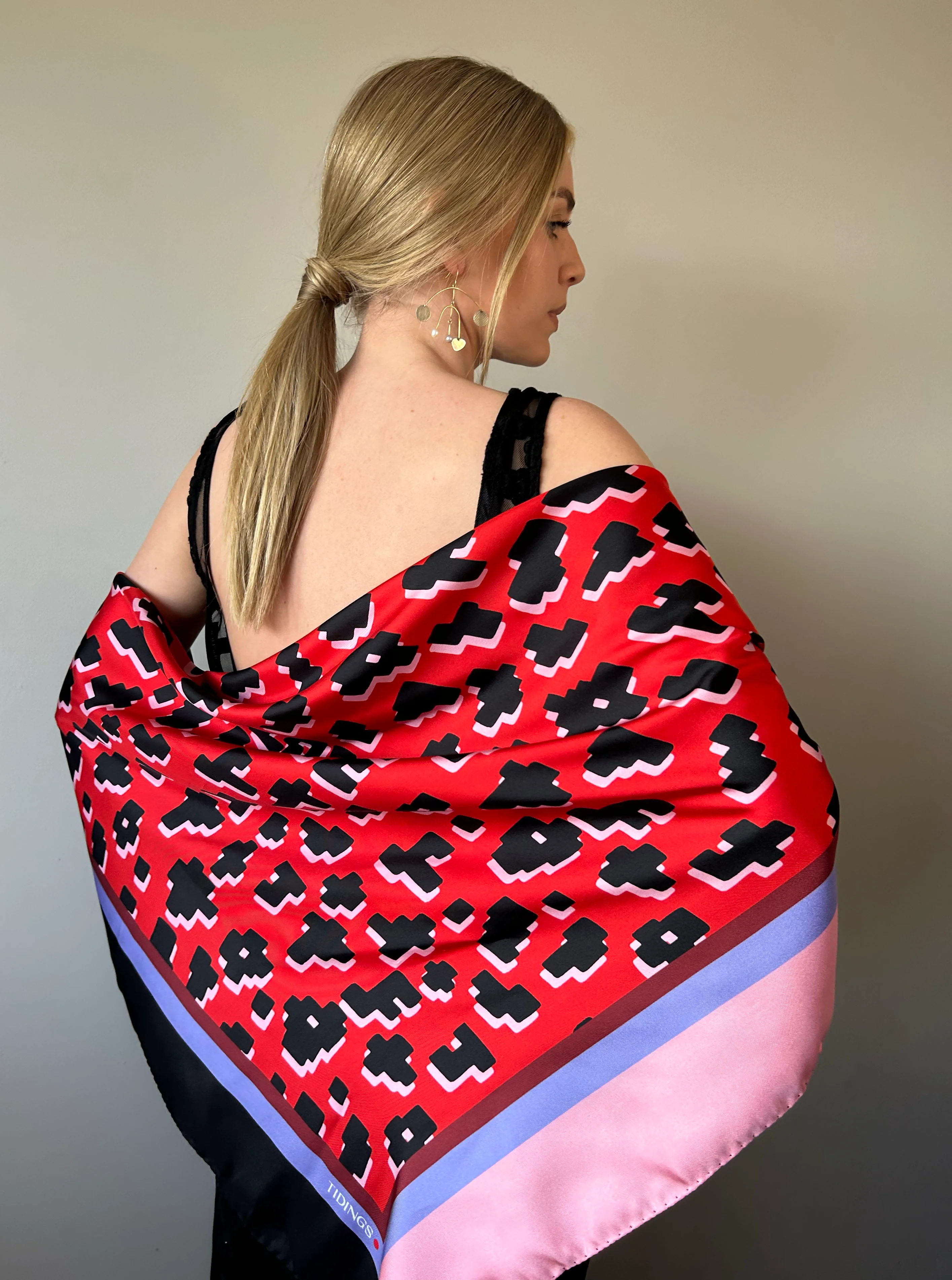 "LOVE" GRAPHIC ANIMAL PRINT SCARF - Image 5